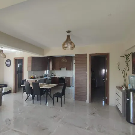 Martha Villa Ayía Nápa